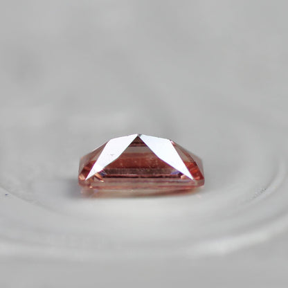 ピンクジルコン 0.36ct レクタングルカット 5.1mm×2.9mm×2.3mm【MJ2702】