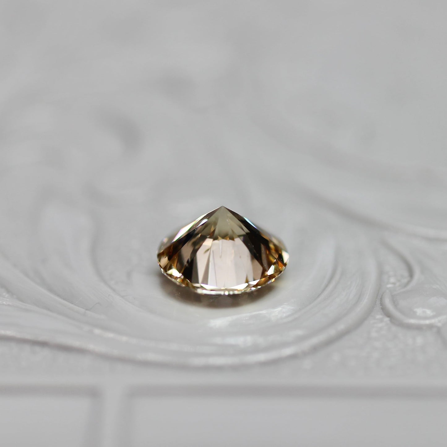 シャンパンブラウンダイヤモンド 0.895ct  VS-2  Excellent ラウンドブリリアントカット【MJ2678】