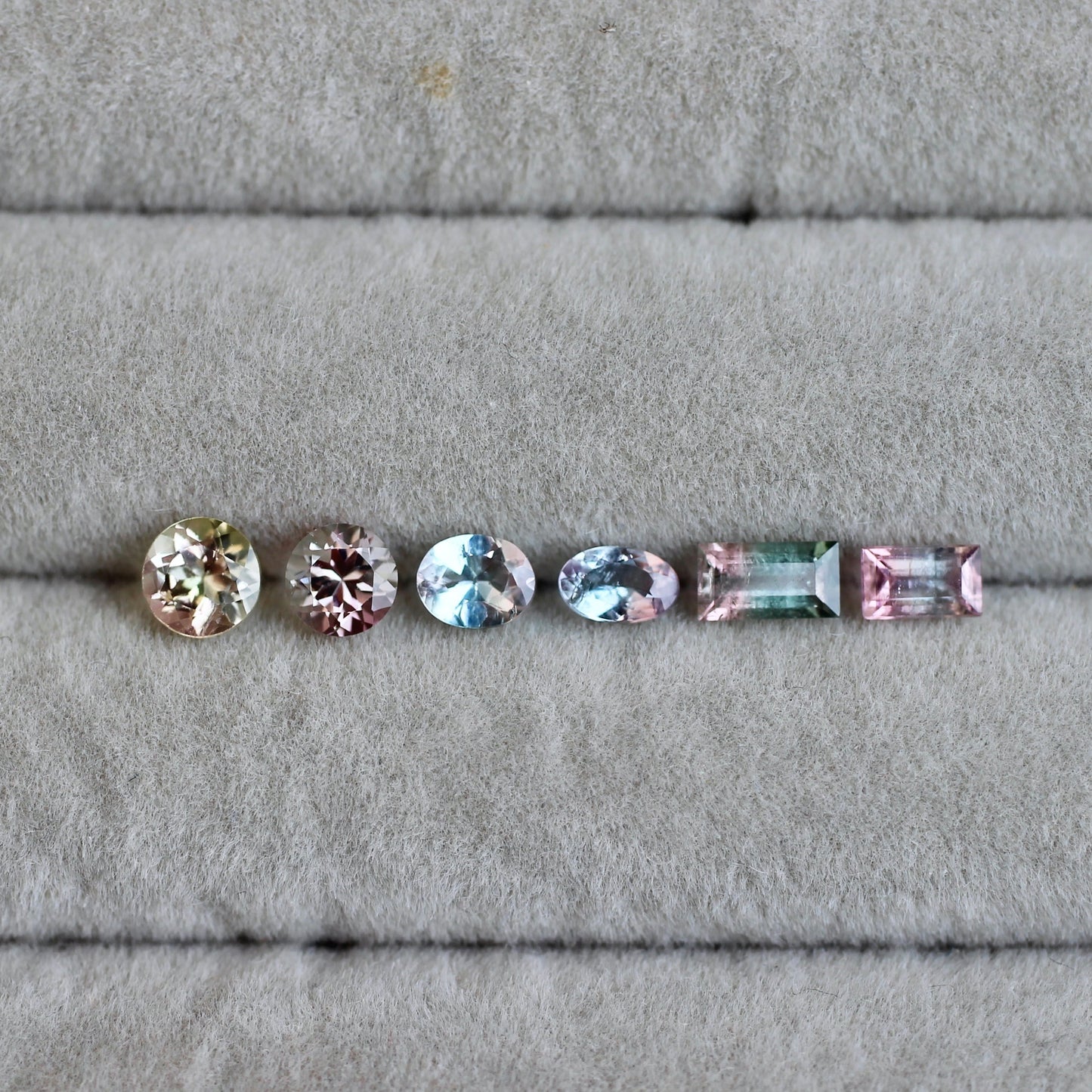 バイカラートルマリン 0.34ct 6mm×3.3mm 【MJ2424】