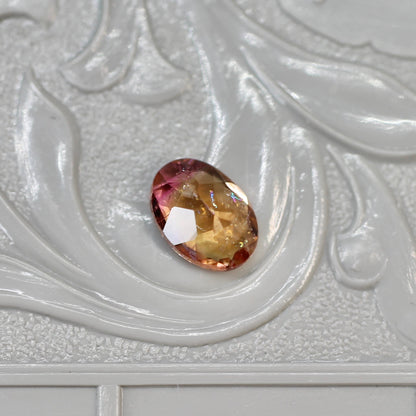 オーバルカット バイカラートルマリン 0.71ct  6.6mm×4.8mm×2.6mm【MJ2570】