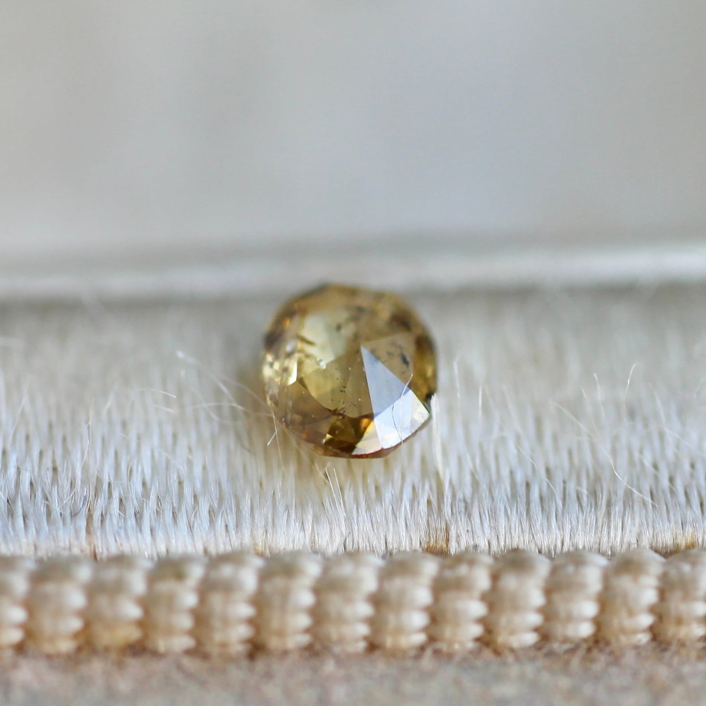 オーバルローズカット ブラウンダイヤモンド 0.18ct 4.1mm×3.2mm-1.3mm 【MJ2473】