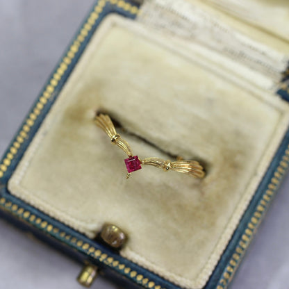 ルビー 0.06ct スクエアカット 2.1mm×2.1mm×1.3mm【MJ2749】