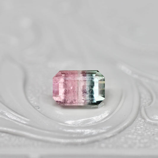 バイカラートルマリン 0.80ct エメラルドカット 6.2mm×4.2mm×3.7mm【MJ2669】
