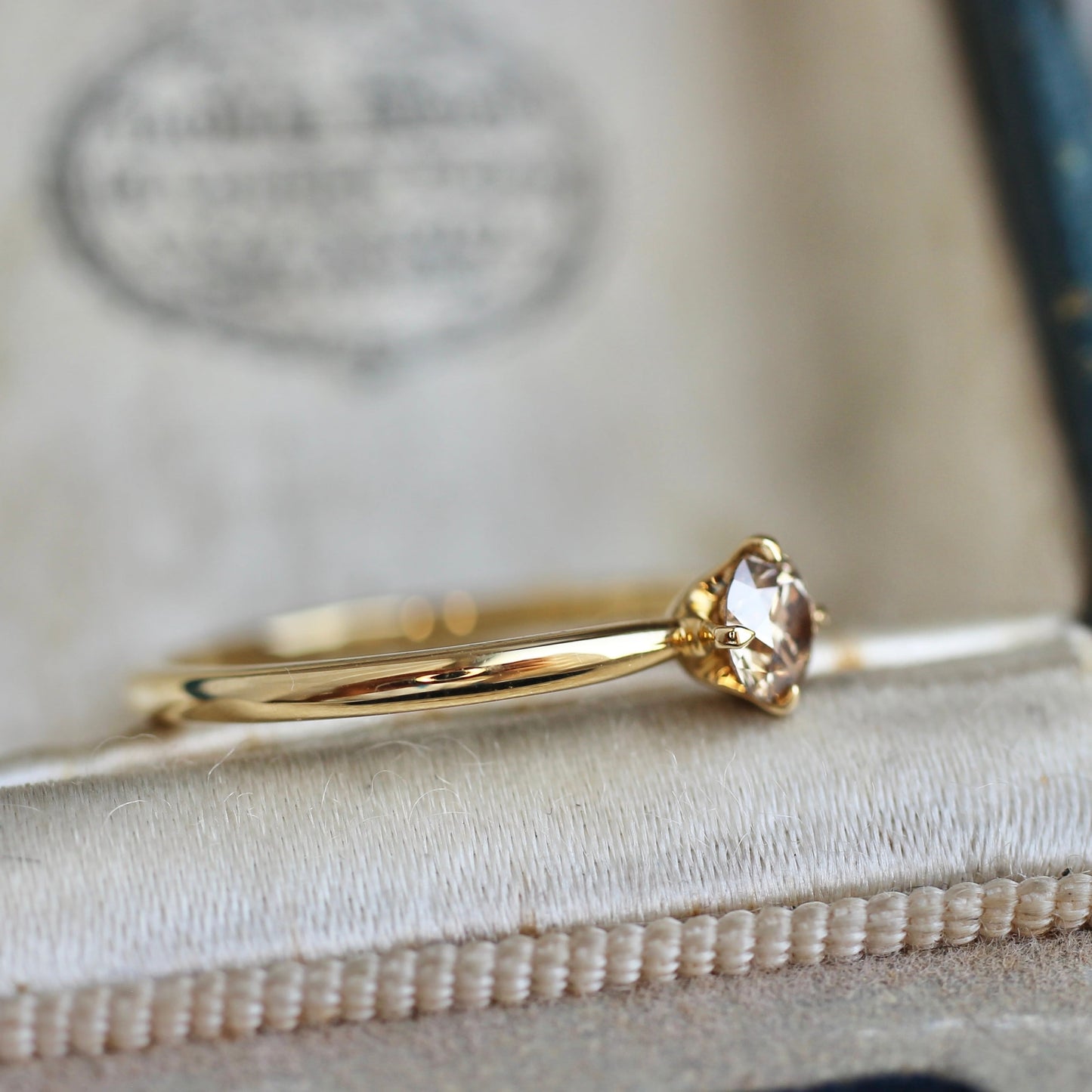 ブラウンダイヤモンド 0.325ct 4本爪×絞りアーム K18YGリング 【MJ2412】