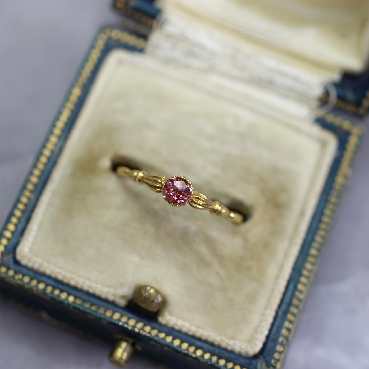 パパラチアサファイア 0.20ct クッションカット 3.5mm×3.0mm×2.2mm ソーティング付き【MJ2745】