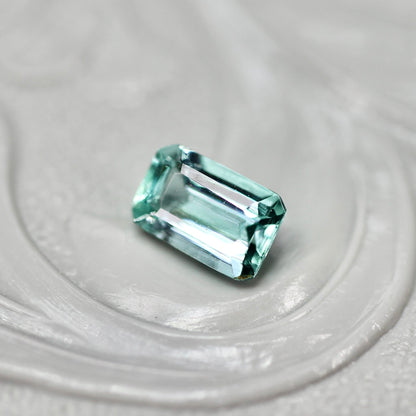 パライバカラーベリル 0.27ct エメラルドカット 5.2mm×3.3mm×2.5mm【MJ2716】
