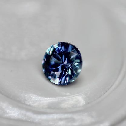 ベキリーブルーガーネット 0.16ct ラウンドカット  3.2mm×3.2mm×2.1mm【MJ2561】
