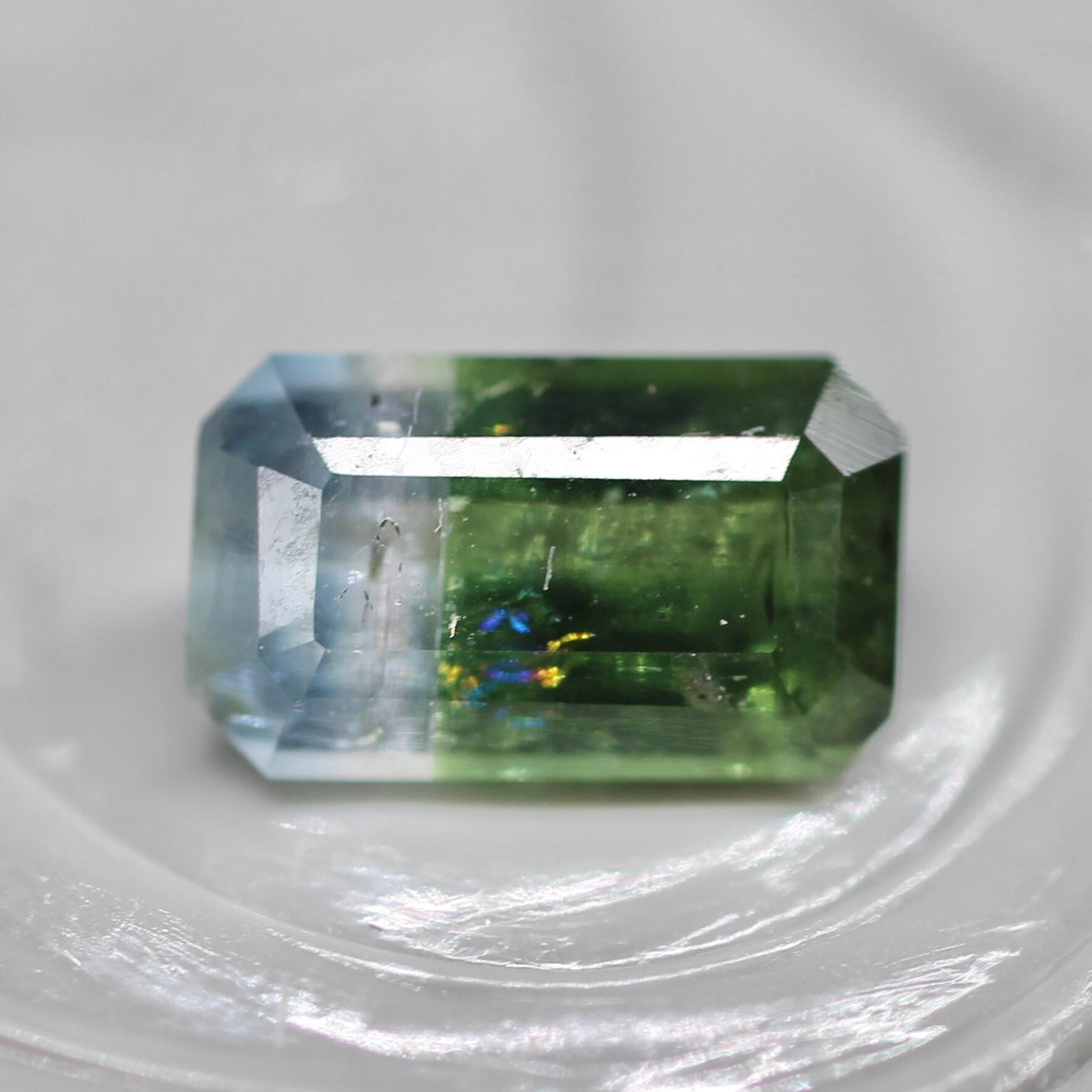 エメラルドカット バイカラートルマリン 0.65ct 6.1mm×3.5mm-2.5mm 【MJ2517】