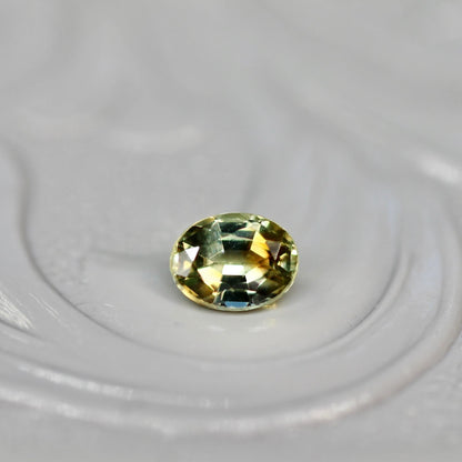 モンタナサファイア 0.23ct オーバルカット 3.6mm×2.6mm×1.8mm  【MJ2635】