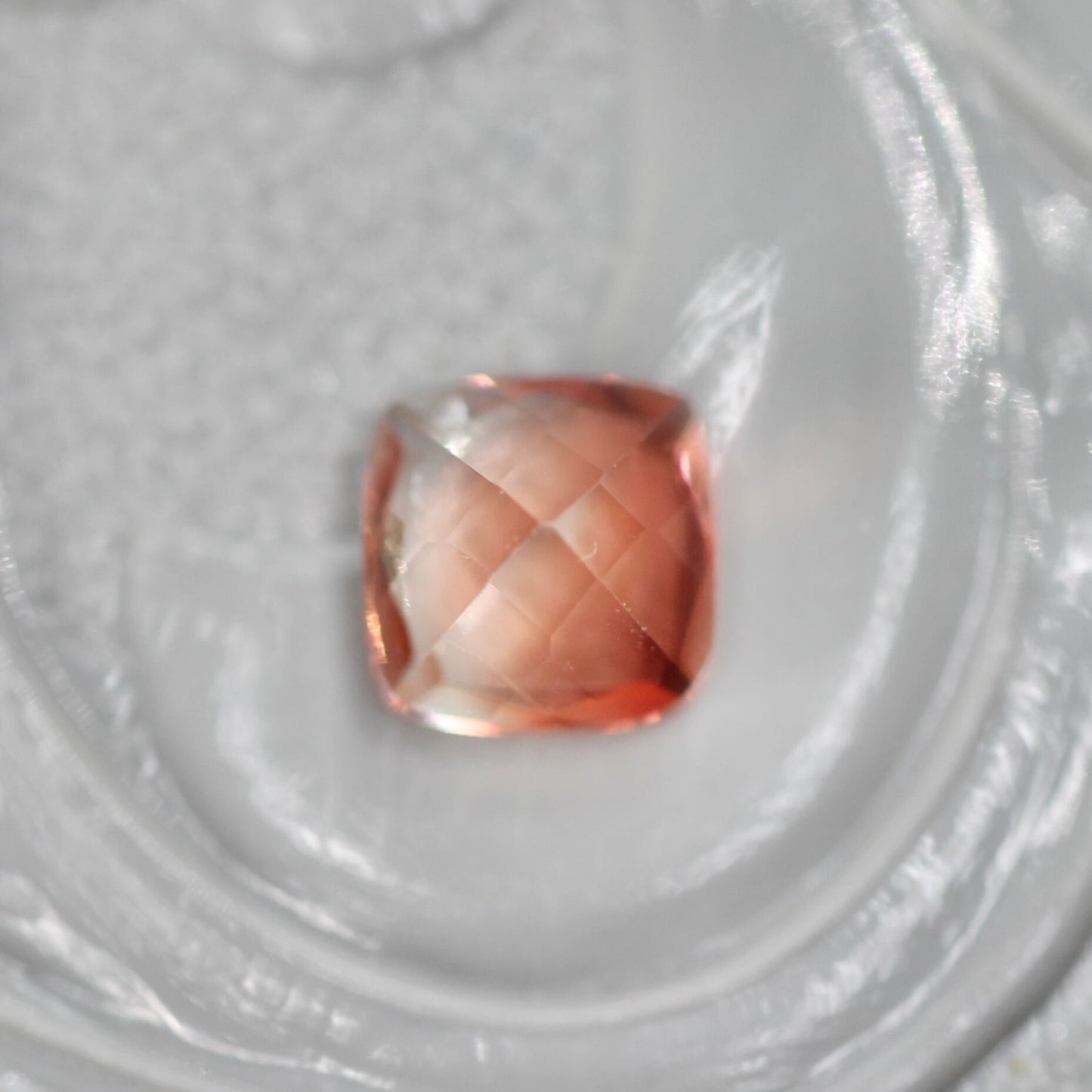 バイカラーラブラドライト 0.26ct クッションカット 4.2mm×4.2mm×2.8mm【MJ2561】