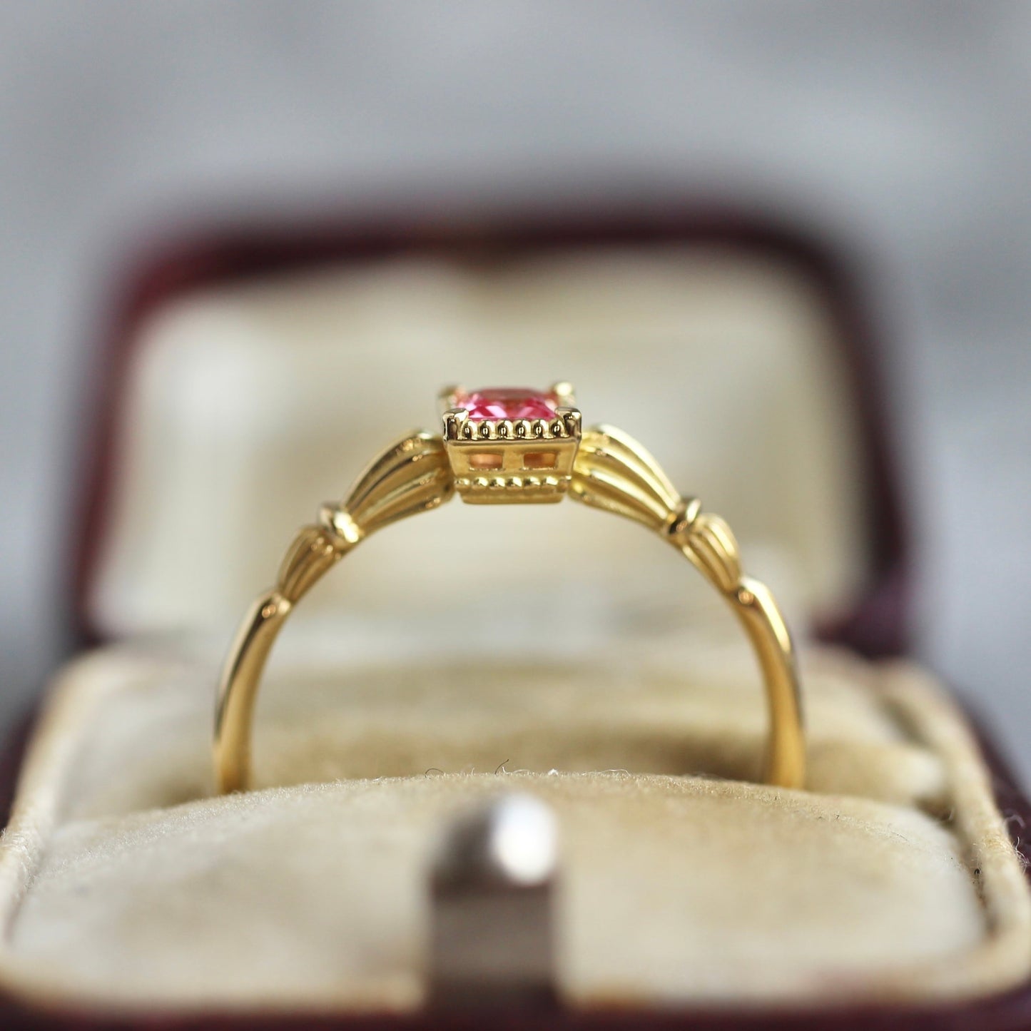 アヤナスピネル 3mm×3mm K18YG ミルフレーム×アンティークアーム リング 【MJ2407】