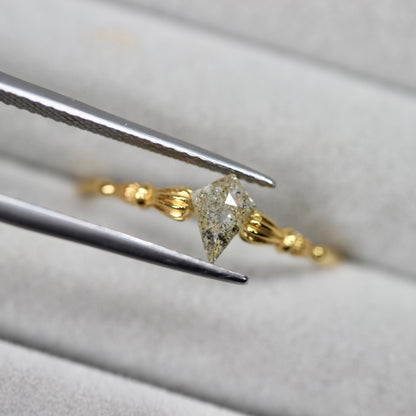 シールドカット ナチュラルダイヤモンド 0.31ct 6.0mm×4.0mm-1.2mm 【MJ2494】