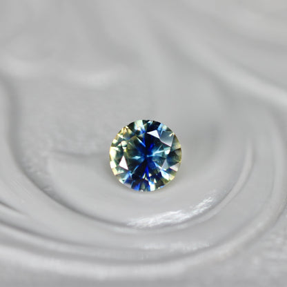 ラウンドカット バイカラーサファイア 0.19ct  3.1mm×3.1mm×1.7mm【MJ2541】