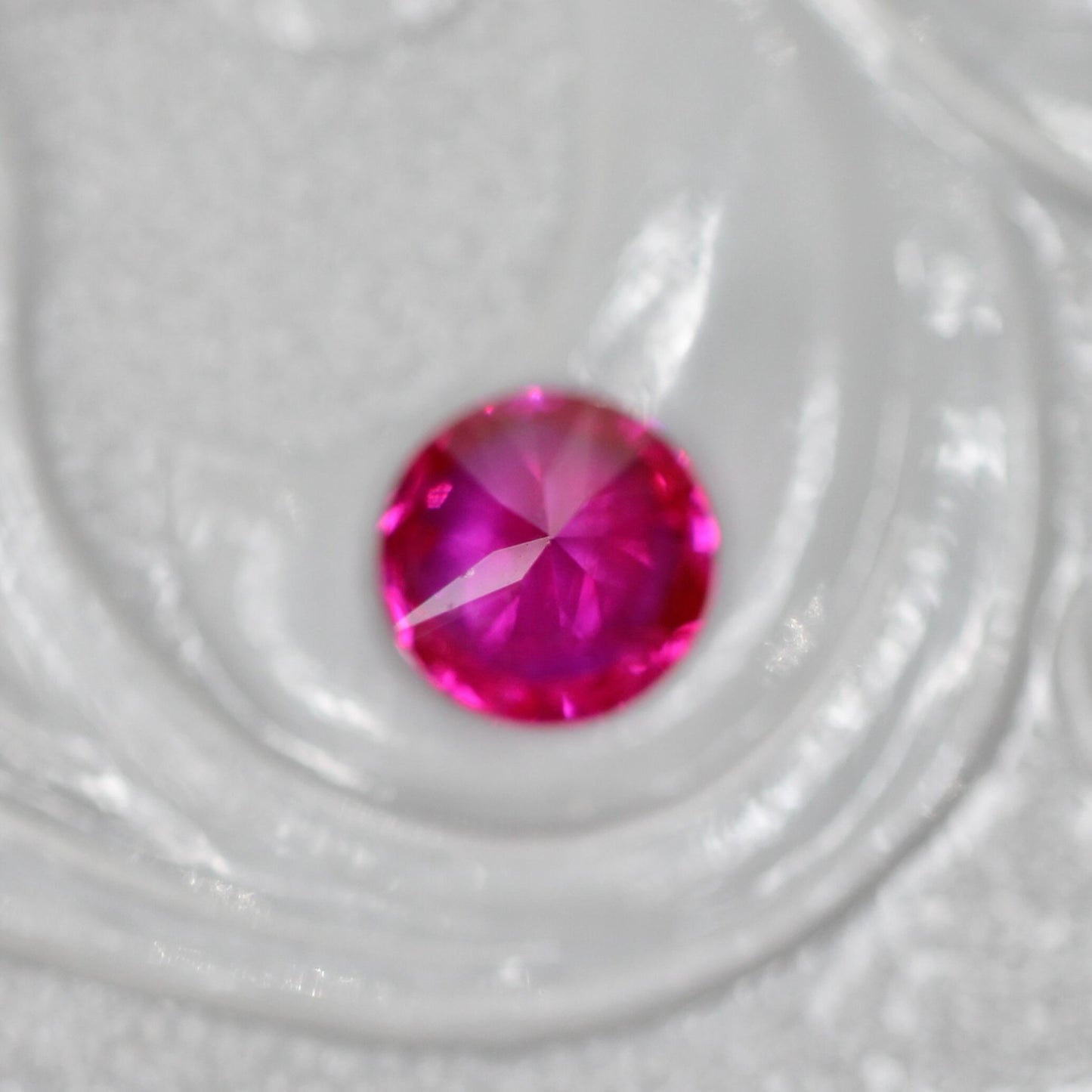 ルビー 0.41ct ラウンドカット  4.2mm×4.2mm×2.1mm【MJ2729】