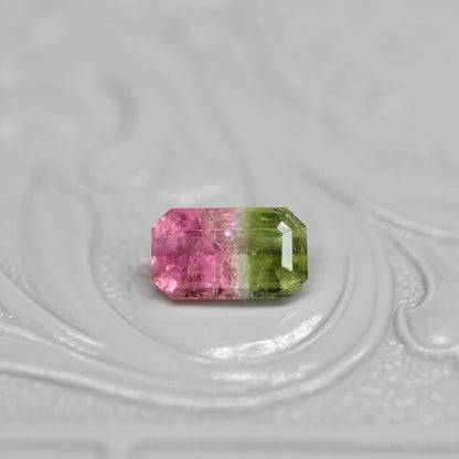 バイカラートルマリン 0.80ct エメラルドカット 7.2mm×4.2mm×3.2mm【MJ2656】
