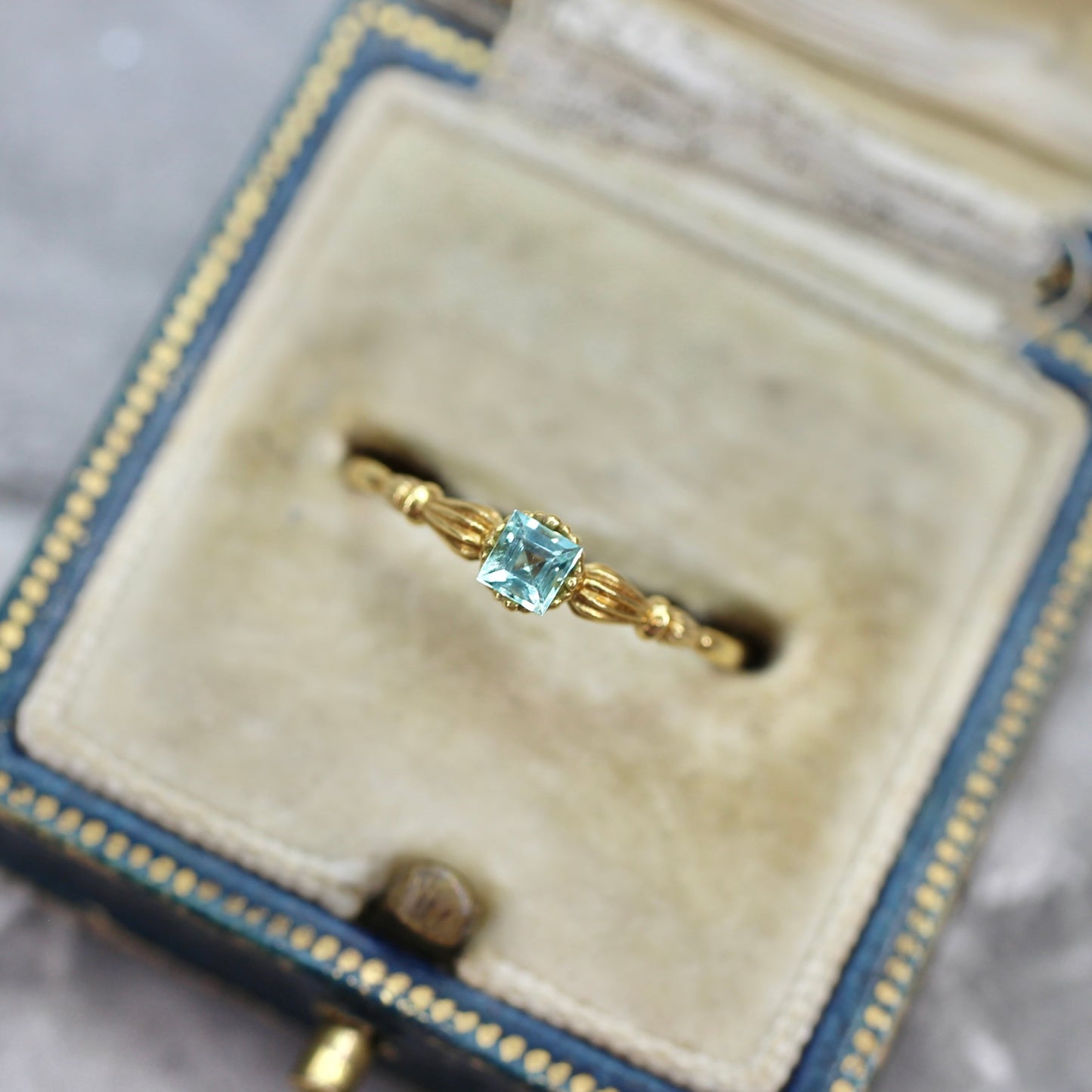 パライバカラーベリル 0.14ct スクエアカット 3.2mm×3.2mm×2.3mm【MJ2714】