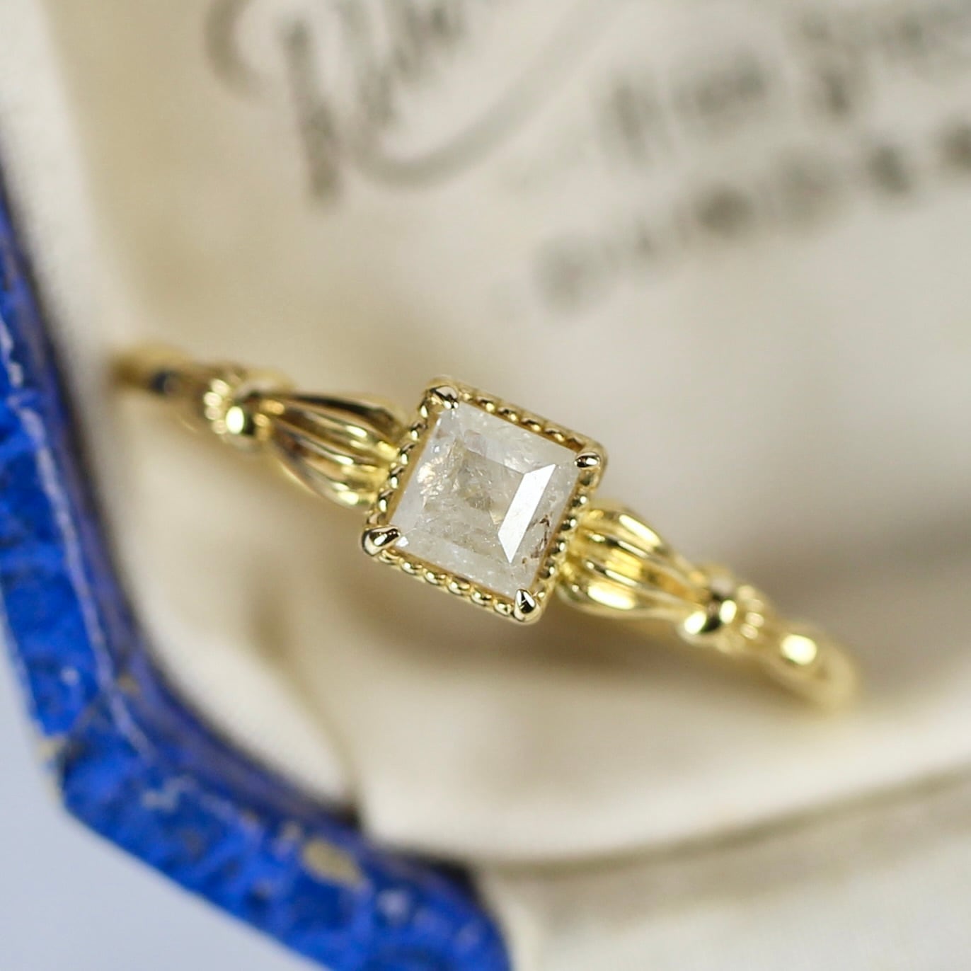 ホワイト系ダイヤモンド 0.14ct K10YG スクエアローズカット ミルフレーム×アンティークアーム【MJ2840】