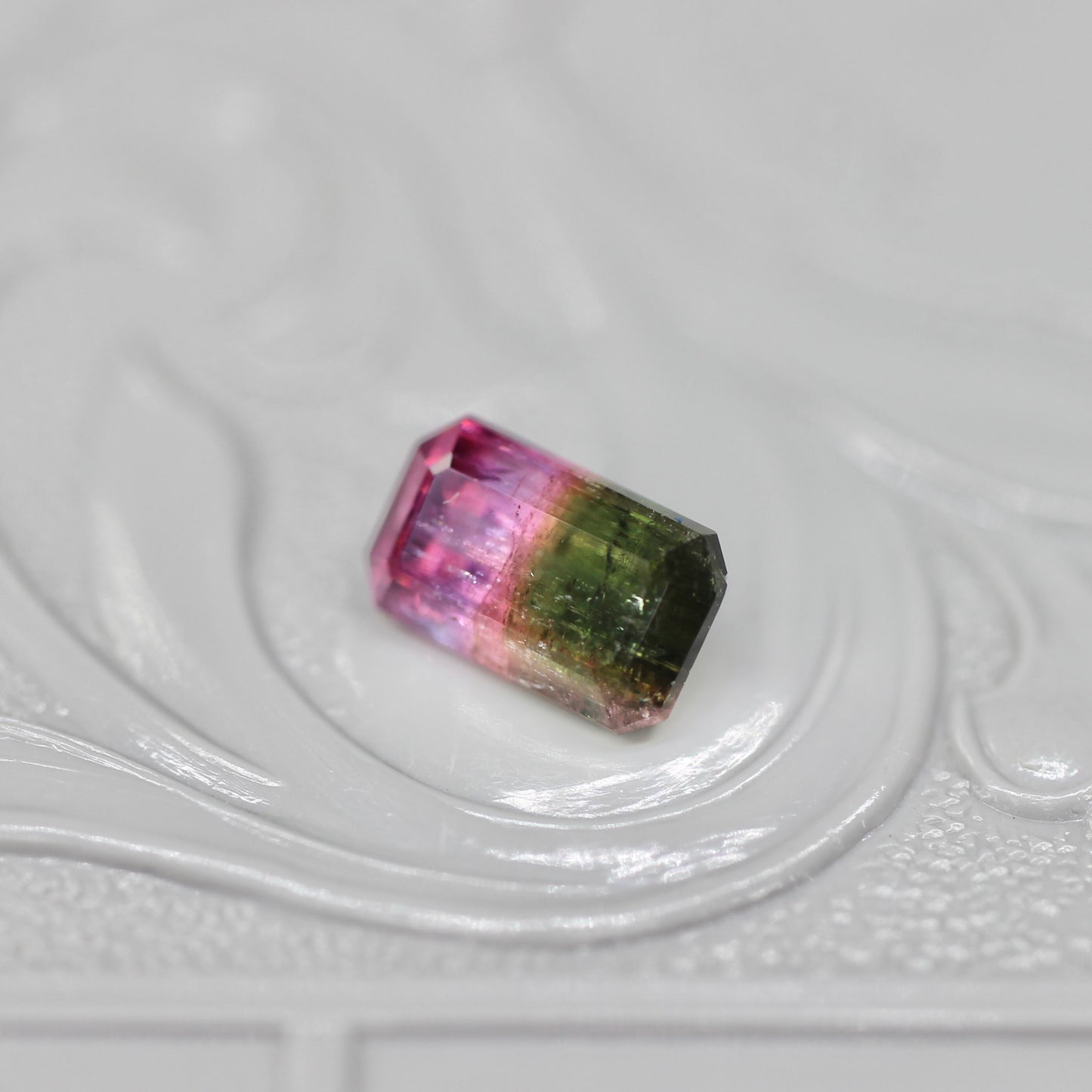 パーティーカラードトルマリン 0.92ct  エメラルドカット 7.2mm×4.4mm×3.4mm【MJ2665】
