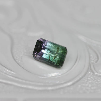 パーティーカラードトルマリン 0.63ct エメラルドカット 6.0mm×3.9mm×3.3mm【MJ2667】