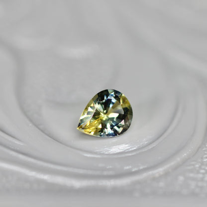ペアシェイプカット バイカラーサファイア 0.2ct 3.8mm×3.0mm×1.8mm【MJ2544】