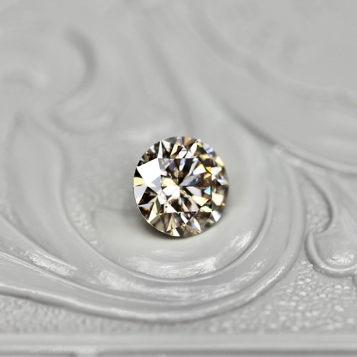 シャンパンブラウンダイヤモンド 0.664ct  VS-2 Very Good ラウンドブリリアントカット【MJ2680】