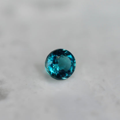 グランディディエライト 0.04ct ラウンドカット 2.2mm×2.2mm×1.7mm【MJ2692】