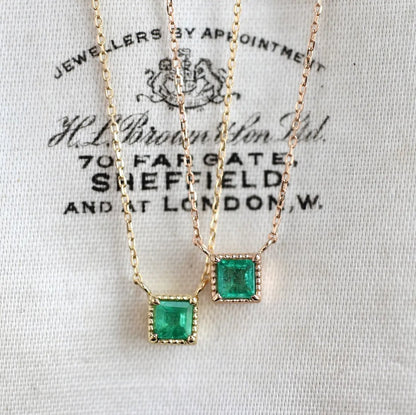 エメラルド 0.13ct スクエアカット 3.0mm×2.9mm×2.2mm【MJ2676】