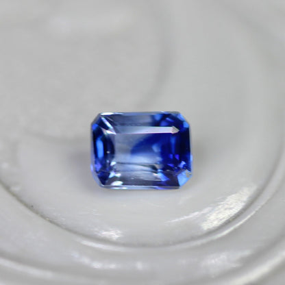 バイカラーサファイア 0.22ct エメラルドカット 3.8mm×2.9mm×2.0mm【MJ2709】