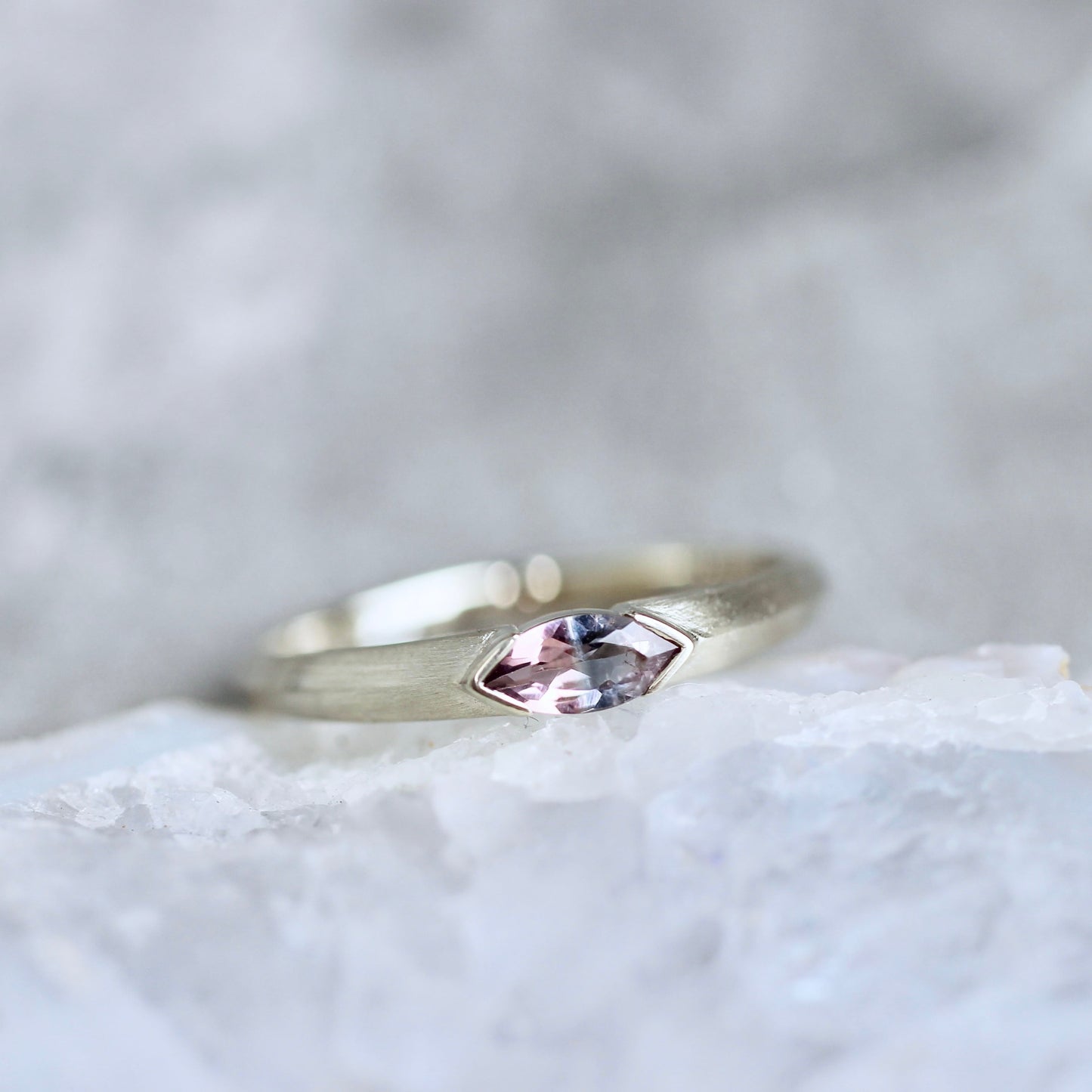 バイカラートルマリン 0.22ct マーキスカット K10WG リング 【MJ2456】