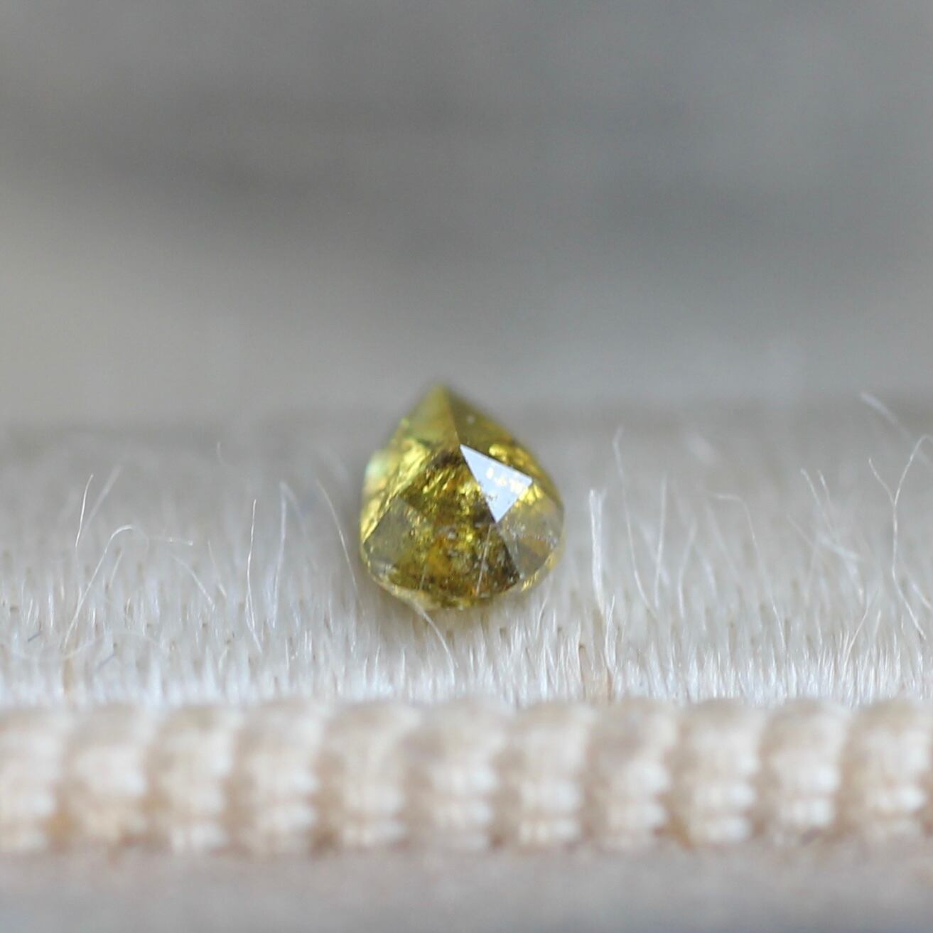 ペアシェイプカット ナチュラルダイヤモンド 0.125ct 4.1mm×2.5mm-1.5mm 【MJ2479】