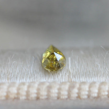 ペアシェイプカット ナチュラルダイヤモンド 0.125ct 4.1mm×2.5mm-1.5mm 【MJ2479】