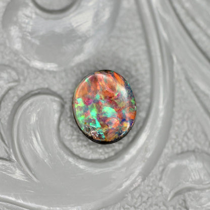 ボルダーオパール 0.38ct オーバルカボションカット 5.2mm×4.6mm×2.0mm【MJ2648】