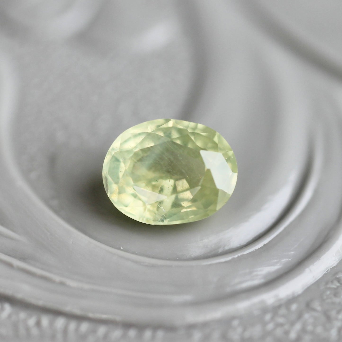 非加熱サファイア 0.44ct 5mm×4mm オーバルカット 【MJ2435】