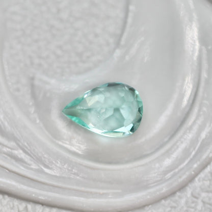 パライバカラーベリル 0.20ct ペアシェイプカット 4.8mm×3.4mm×2.7mm【MJ2715】