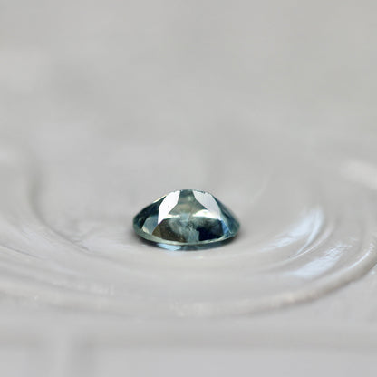 モンタナサファイア 0.19ct オーバルカット 3.7mm×2.6mm×1.7mm  【MJ2637】