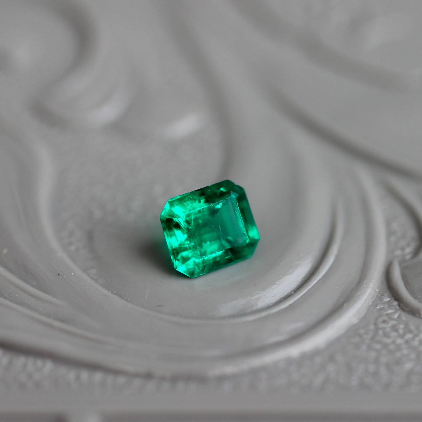 エメラルドカット エメラルド 0.19ct 3.8mm×3.2mm-2.1mm 【MJ2474】