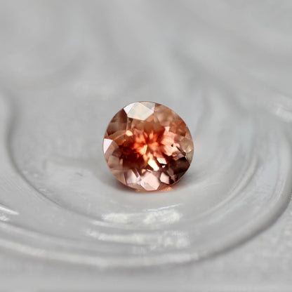 ラブラドライト 0.28ct ラウンドカット 4.2mm×4.1mm×3.4mm【MJ2699】