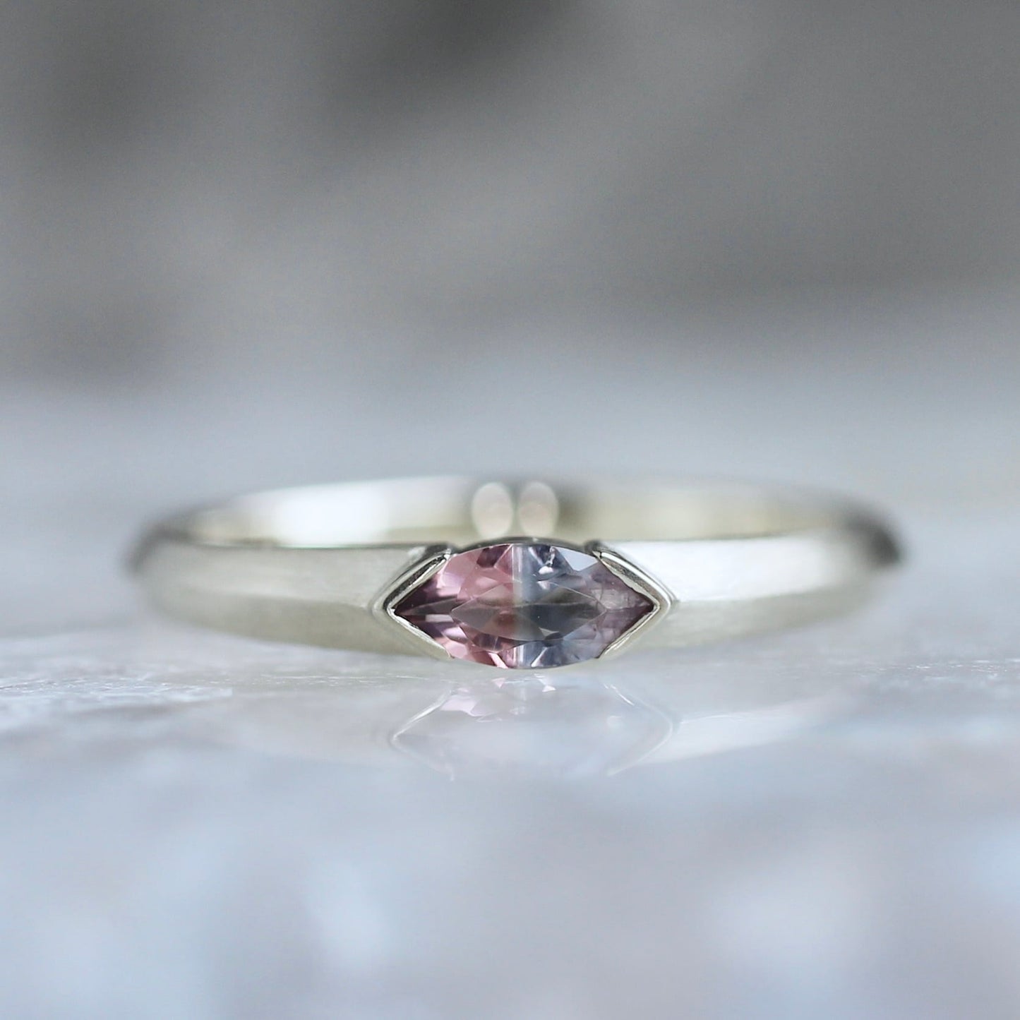 バイカラートルマリン 0.22ct マーキスカット K10WG リング 【MJ2456】