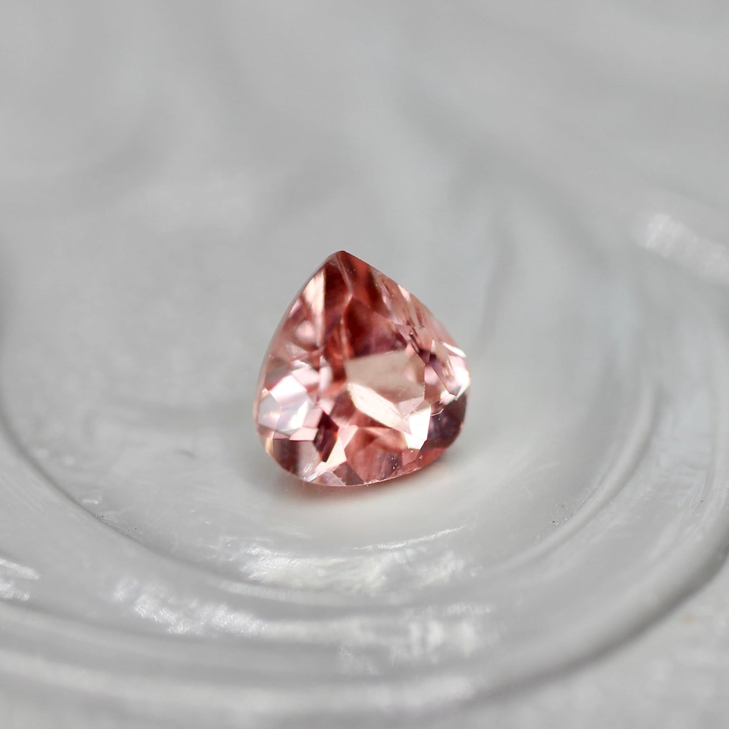 ラブラドライト 0.23ct マロンカット 4.2mm×4.1mm×2.9mm【MJ2567】
