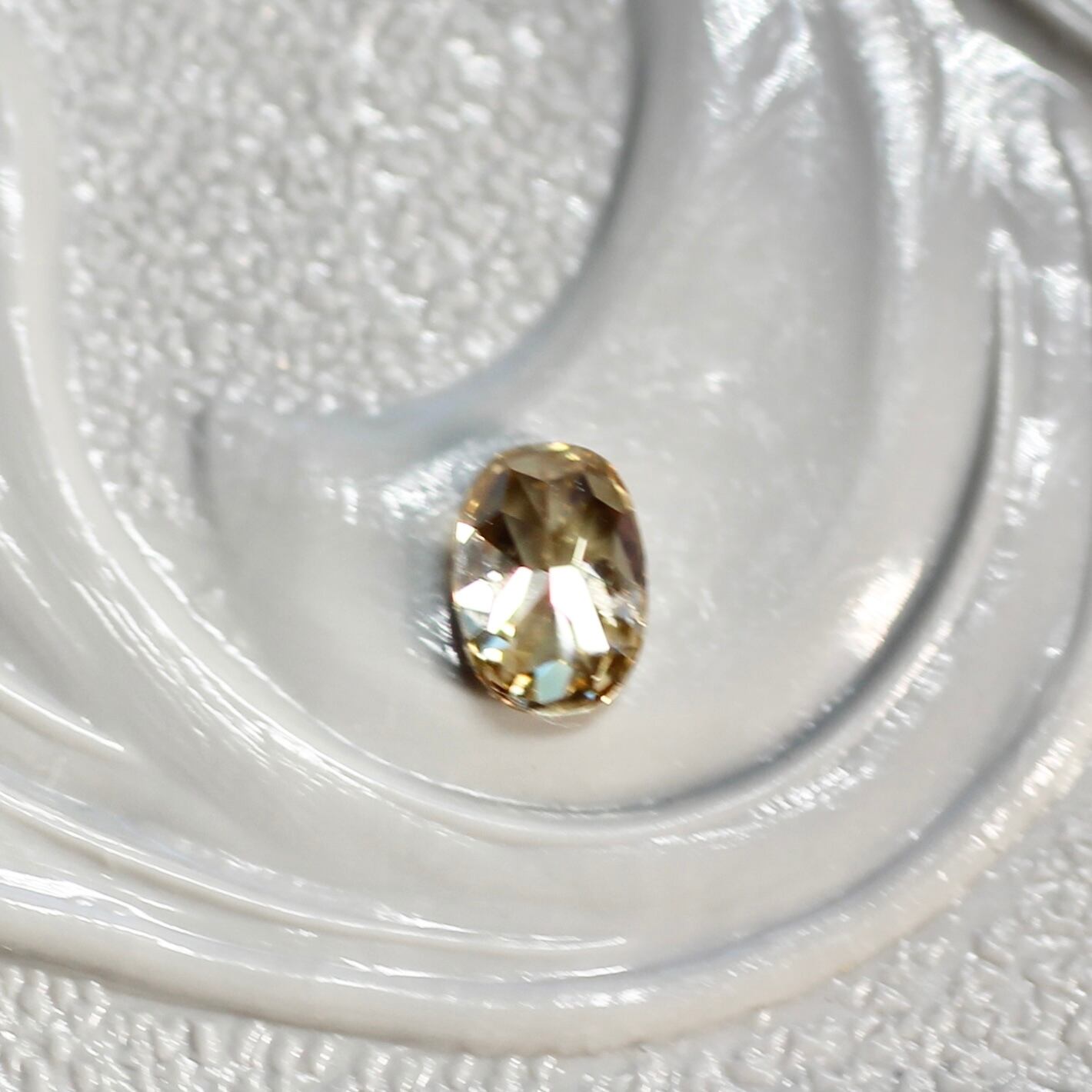 ブラウンダイヤモンド 0.12ct オーバルカット 3.5mm×2.5mm×1.9mm【MJ2629】