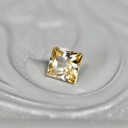 バイカラーサファイア 0.24ct スクエアカット 3.2mm×3.2mm×2.2mm【MJ2689】