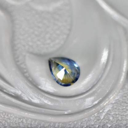 ペアシェイプカット バイカラーサファイア 0.2ct 3.8mm×3.0mm×1.8mm【MJ2544】