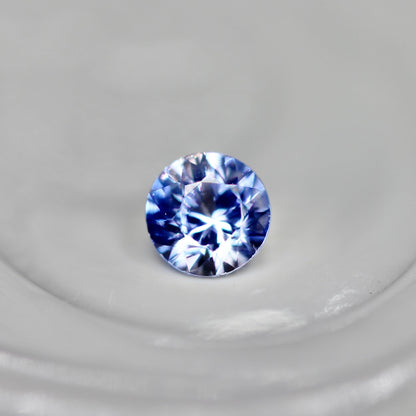 バイカラーサファイア 0.12ct ラウンドカット  2.9mm×2.9mm×2.1mm【MJ2552】