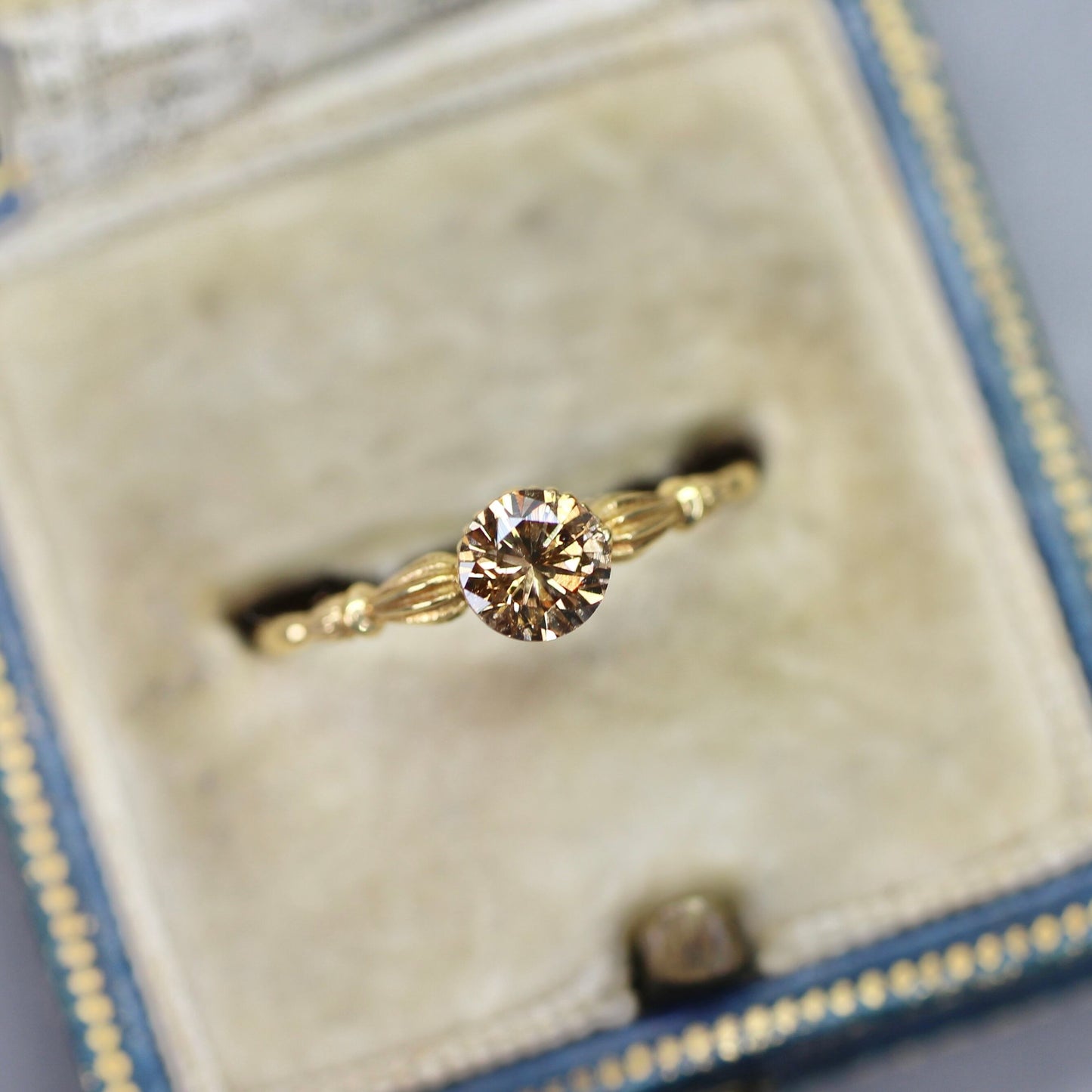 ショコラブラウンダイヤモンド 0.495ct ラウンドブリリアントカット 4.9mm×5.0mm×3.1mm【MJ2682】