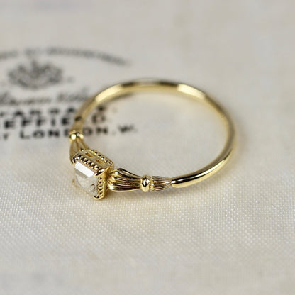 ホワイト系ダイヤモンド 0.14ct K10YG スクエアローズカット ミルフレーム×アンティークアーム【MJ2840】