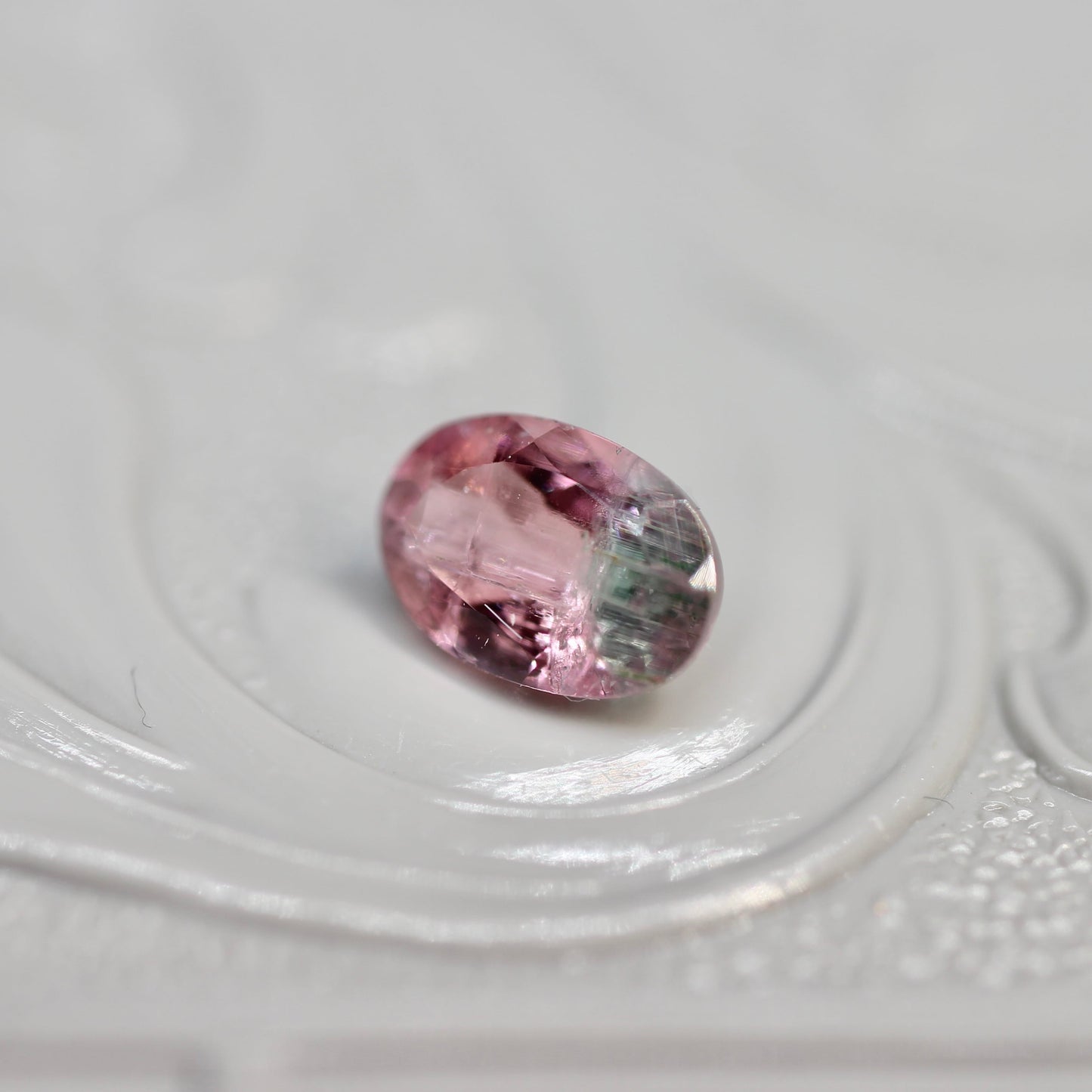 オーバルカット バイカラートルマリン 0.54ct  5.6mm×3.6mm×2.6mm【MJ2579】