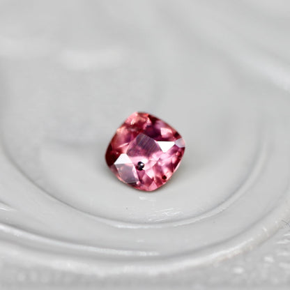 クッションカット パパラチアサファイア 0.166ct  2.8mm×2.8mm×1.6mm【MJ2582】