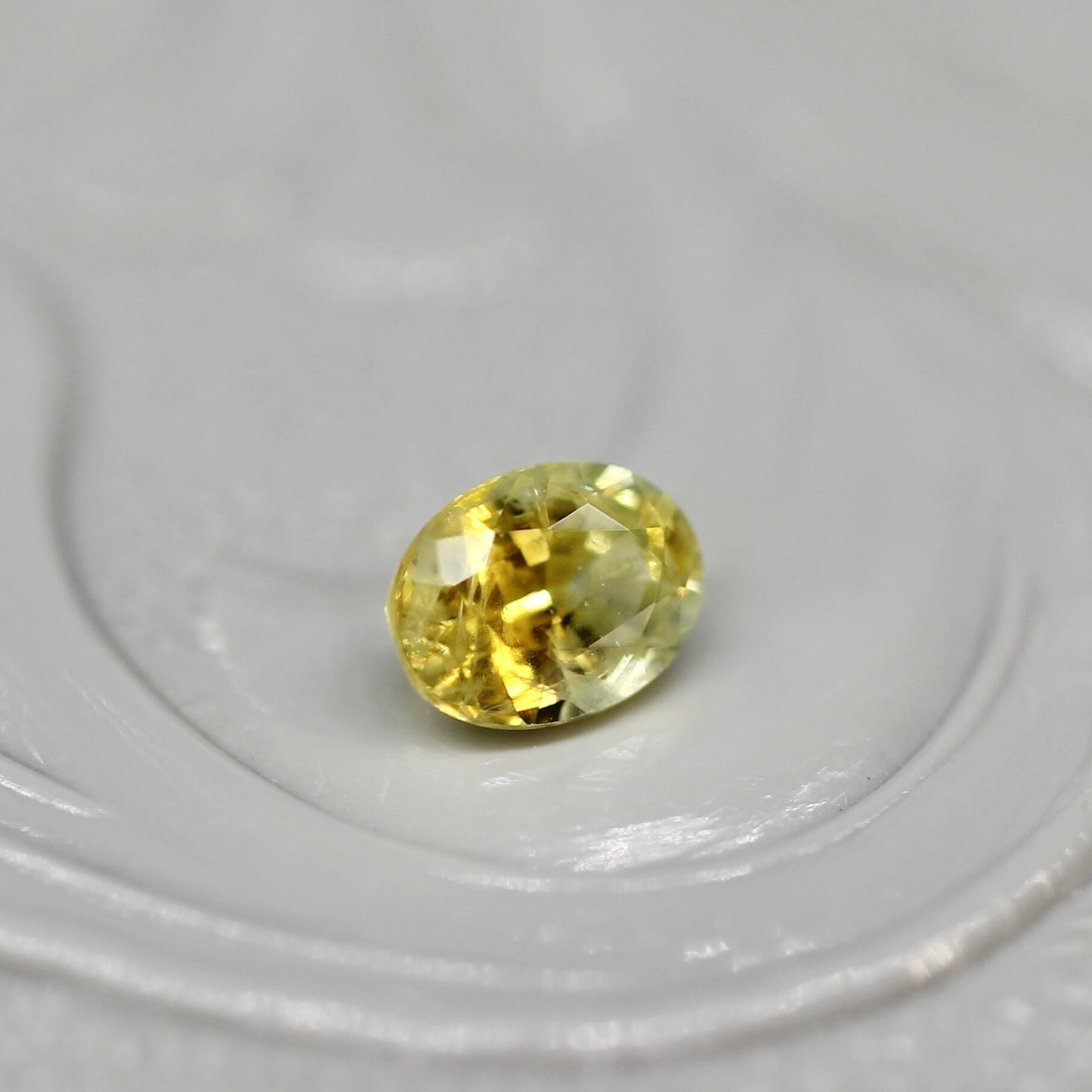 モンタナサファイア 0.26ct オーバルカット 3.8mm×2.7mm×1.9mm  【MJ2633】