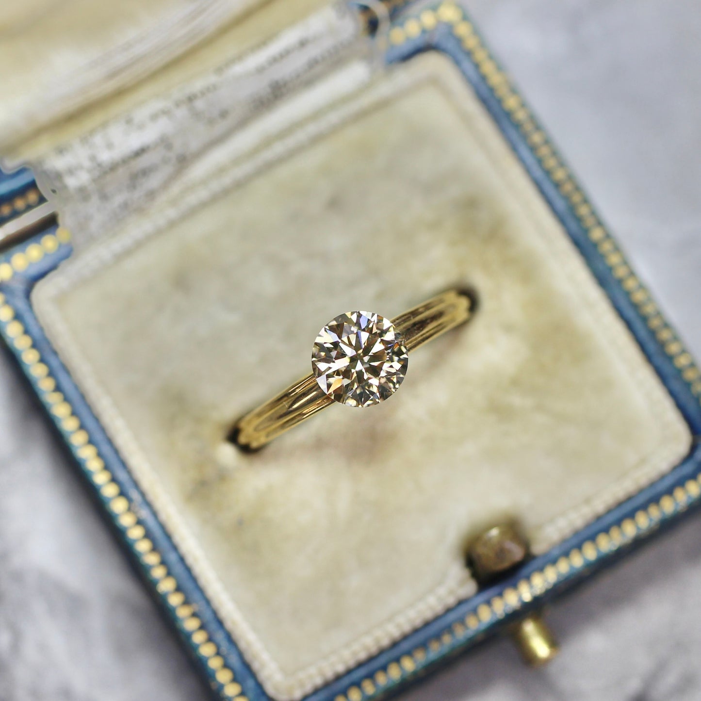 シャンパンブラウンダイヤモンド 0.895ct  VS-2  Excellent ラウンドブリリアントカット【MJ2678】