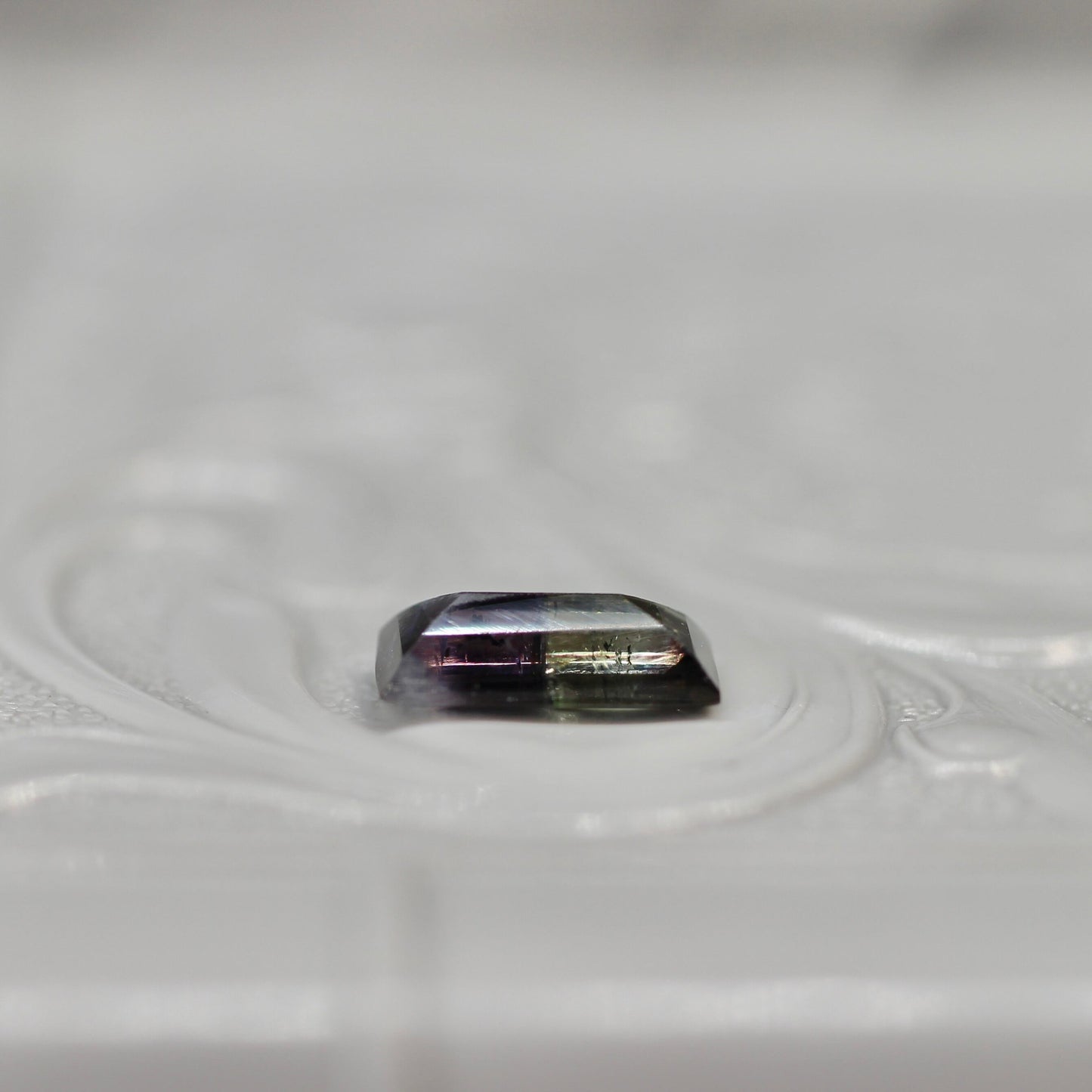 スクエアカット パーティーカラード トルマリン 0.73ct  7.7mm×3.4mm×2.2mm【MJ2575】